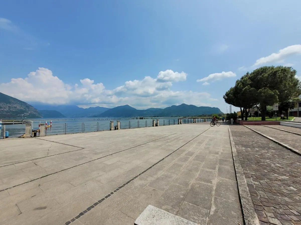 Light On Lake Iseo Clusane 0*,  Italien