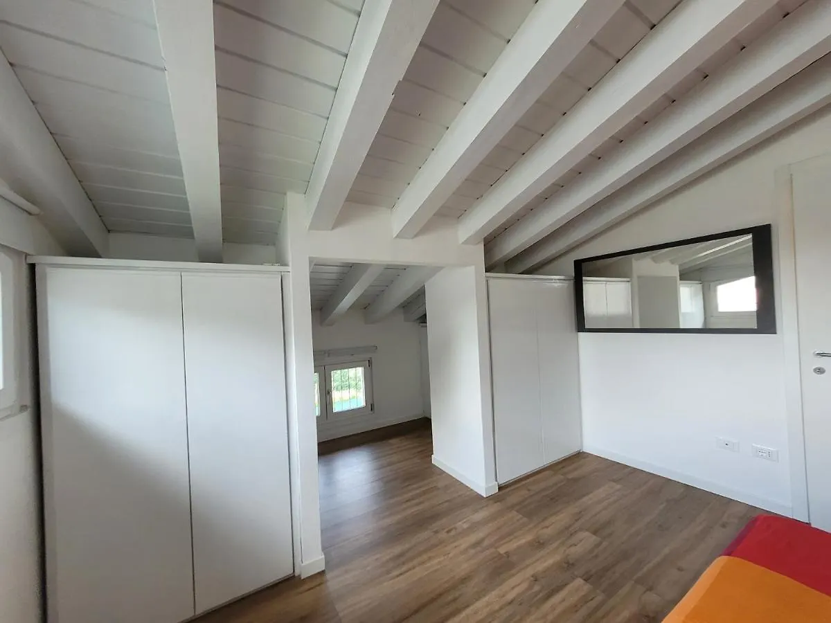 Apartment Light On Lake Iseo Clusane
