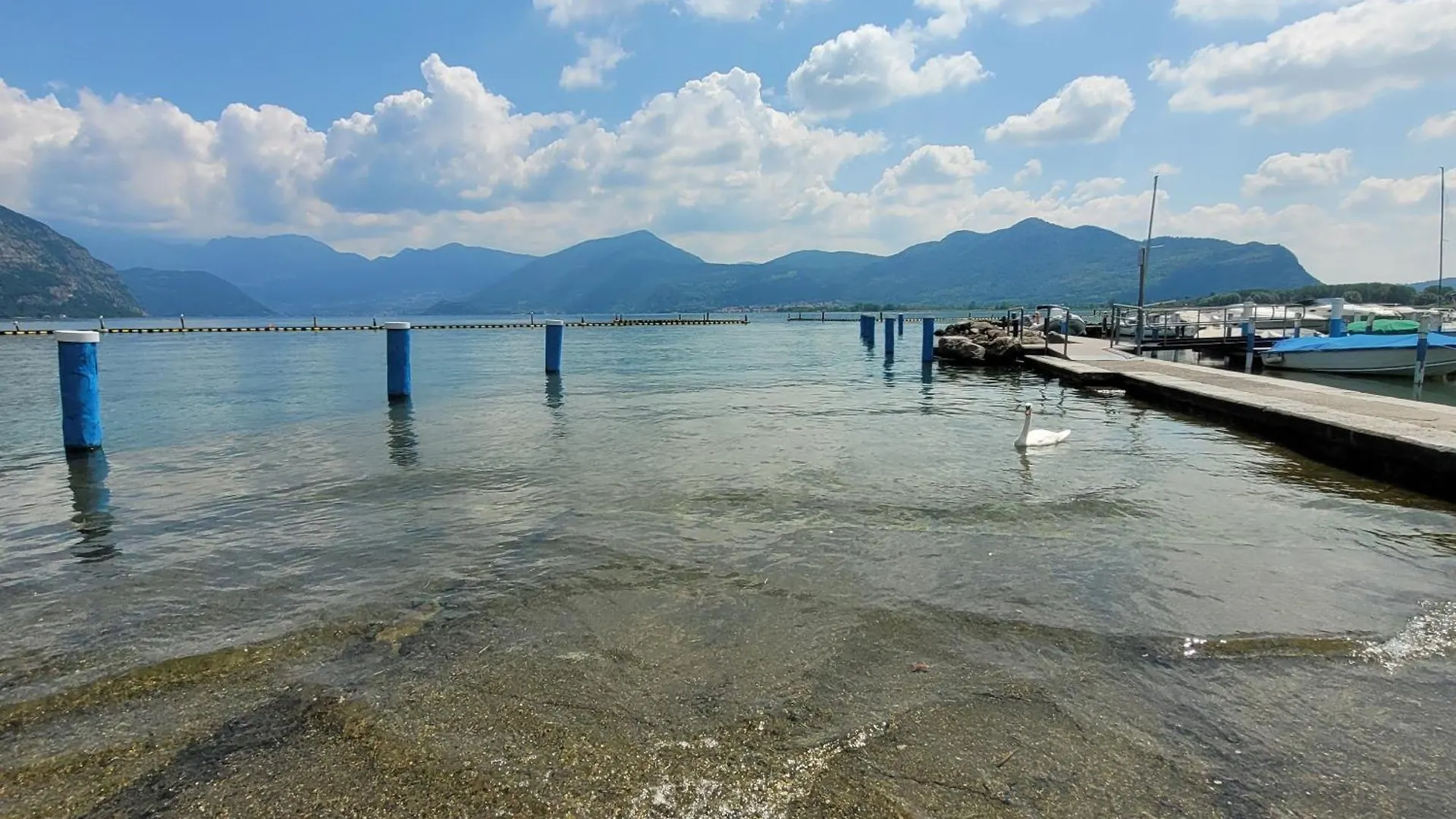 Apartment Light On Lake Iseo Clusane